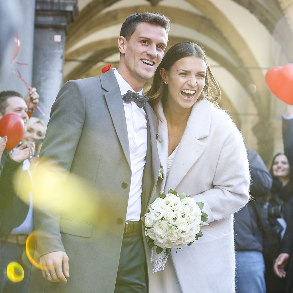 Simon Zoller und Laura Wontorra bei ihrer standesamtlichen Hochzeit in Köln, 2016