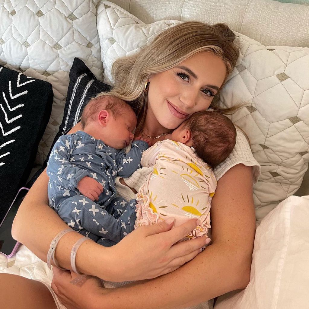 Lauren Burnham mit ihren Zwillingen Senna und Lux