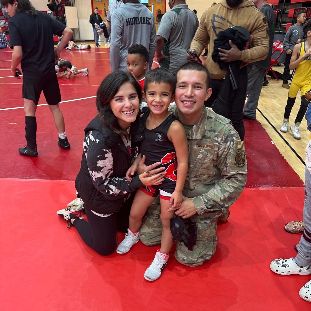 Lauren Comeau und Javi Marroquin mit ihrem Sohn