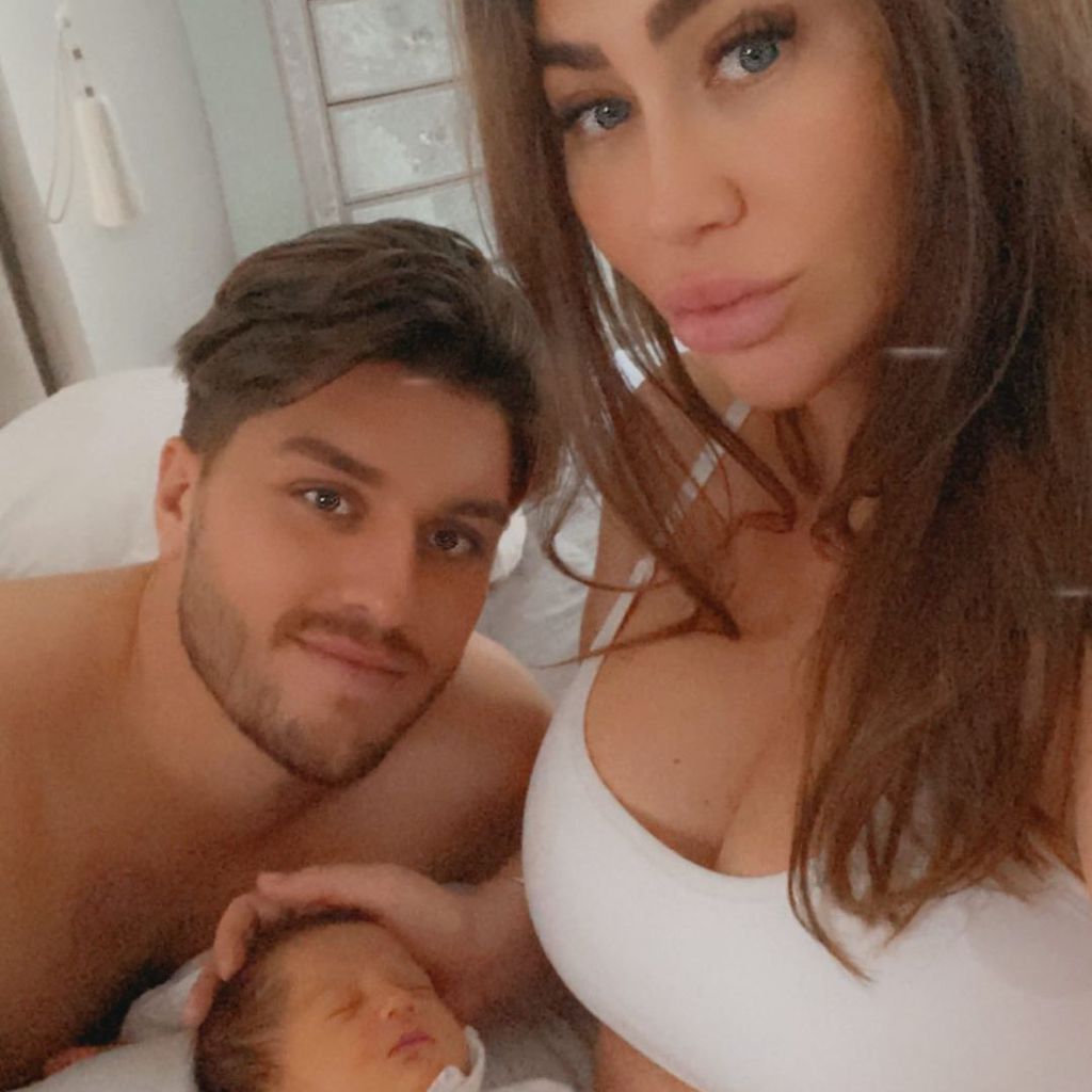 Lauren Goodger und Charles Drury mit ihrer Tochter Larose im Juli 2021