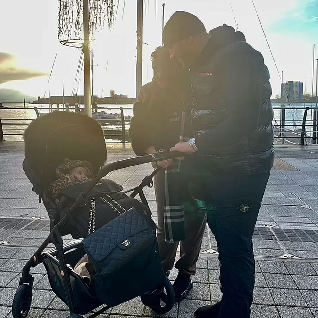 Lauren Goodger und Charles Drury mit ihrer Tochter, Dezember 2021
