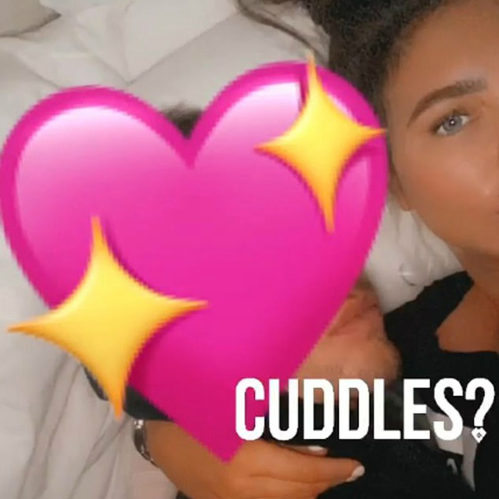 Lauren Goodgers mit ihrem Kuschelpartner Charles, Oktober 2020