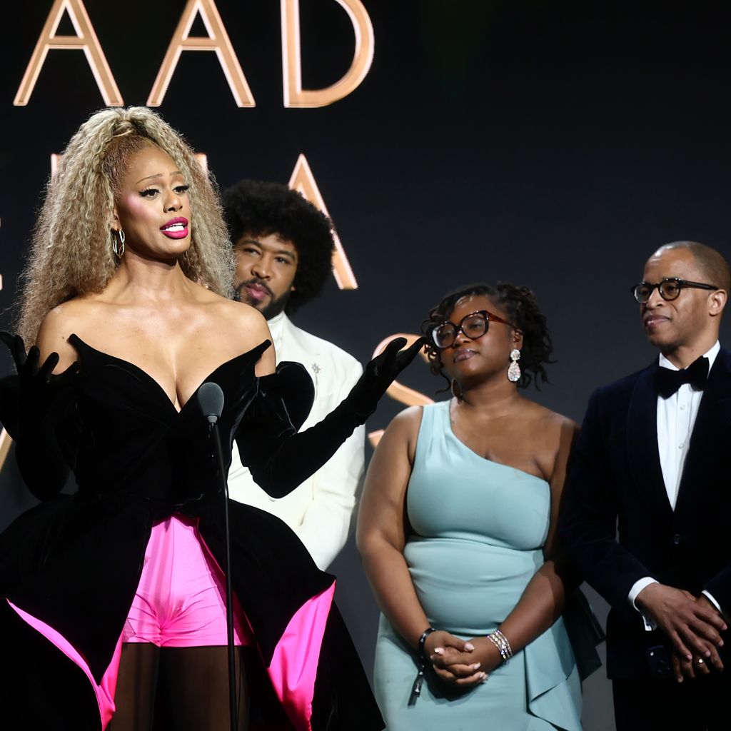 Laverne Cox, Eugene Daniels, Elaijah Gibbs-Jones und Jonathan Capehart bei den GLAAD Media Awards 2026 im Beverly Hilton
