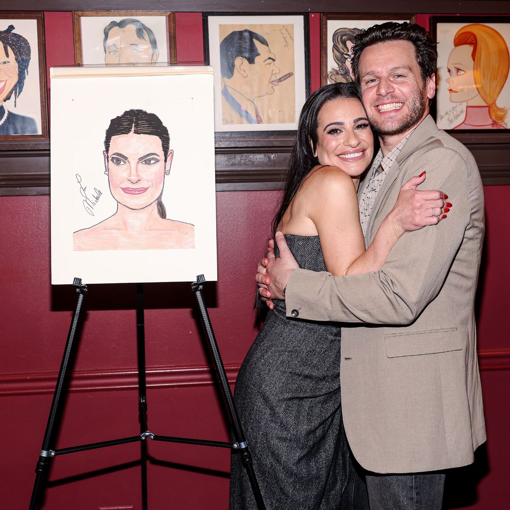 Lea Michele und Jonathan Groff bei der Enthüllung von Lea Micheles Porträt