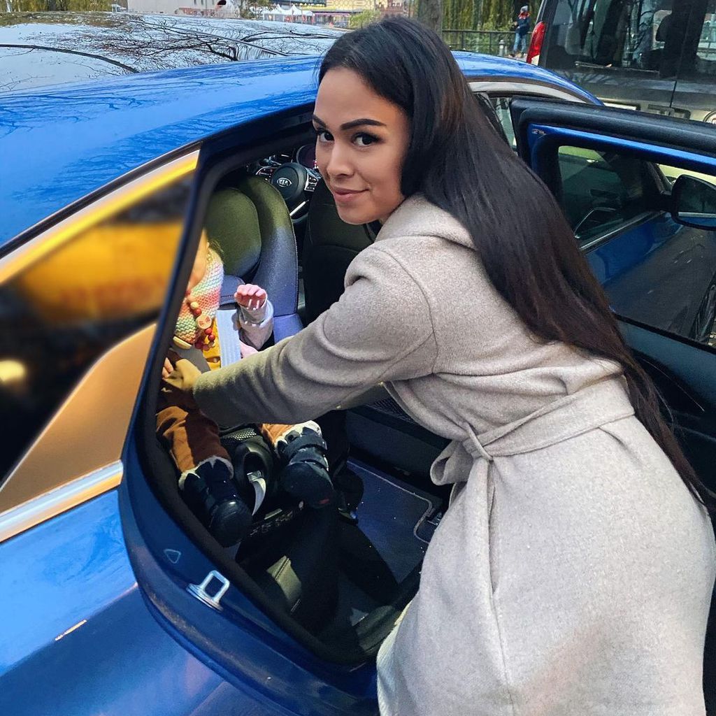 Lea mit Tochter Lilly, Dezember 2020