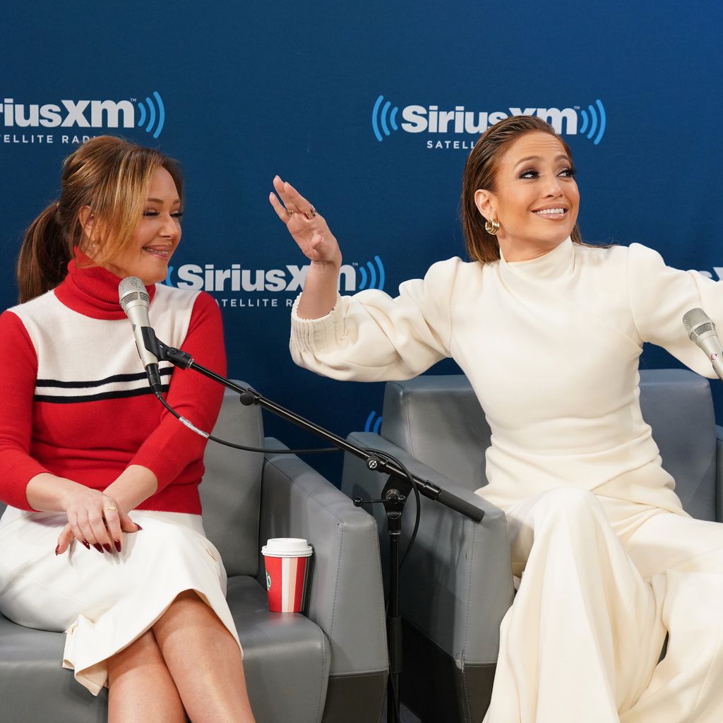 Leah Remini und Jennifer Lopez bei SiriusXM