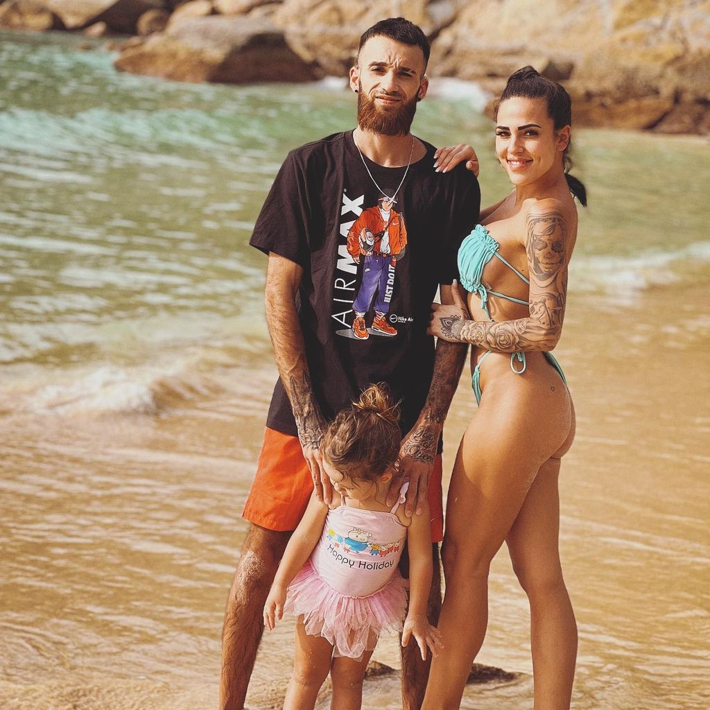 Leandro Teixeira und Elena Miras mit Aylen im Januar 2022