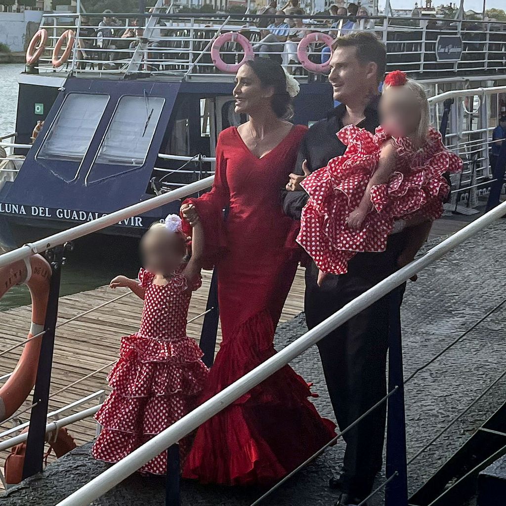 Lee Ryan mit seiner Frau Verity Paris und den gemeinsamen Kindern im Oktober 2024