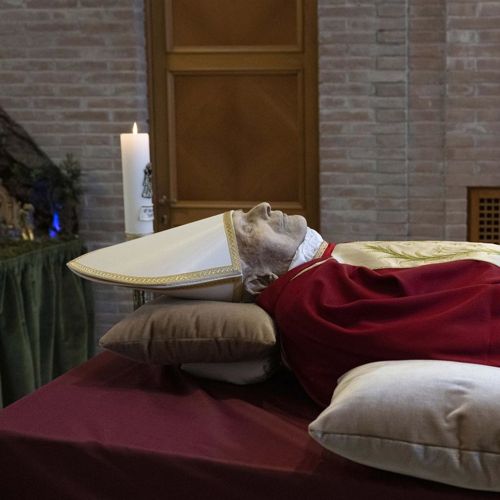 Leichnam von Papst Benedikt XVI.
