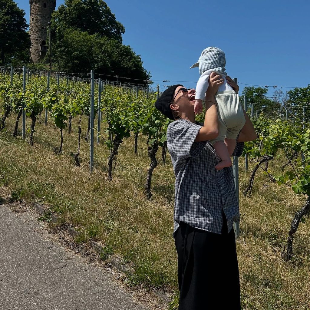 Lena Mantler und ihr Neffe im Juni 2025