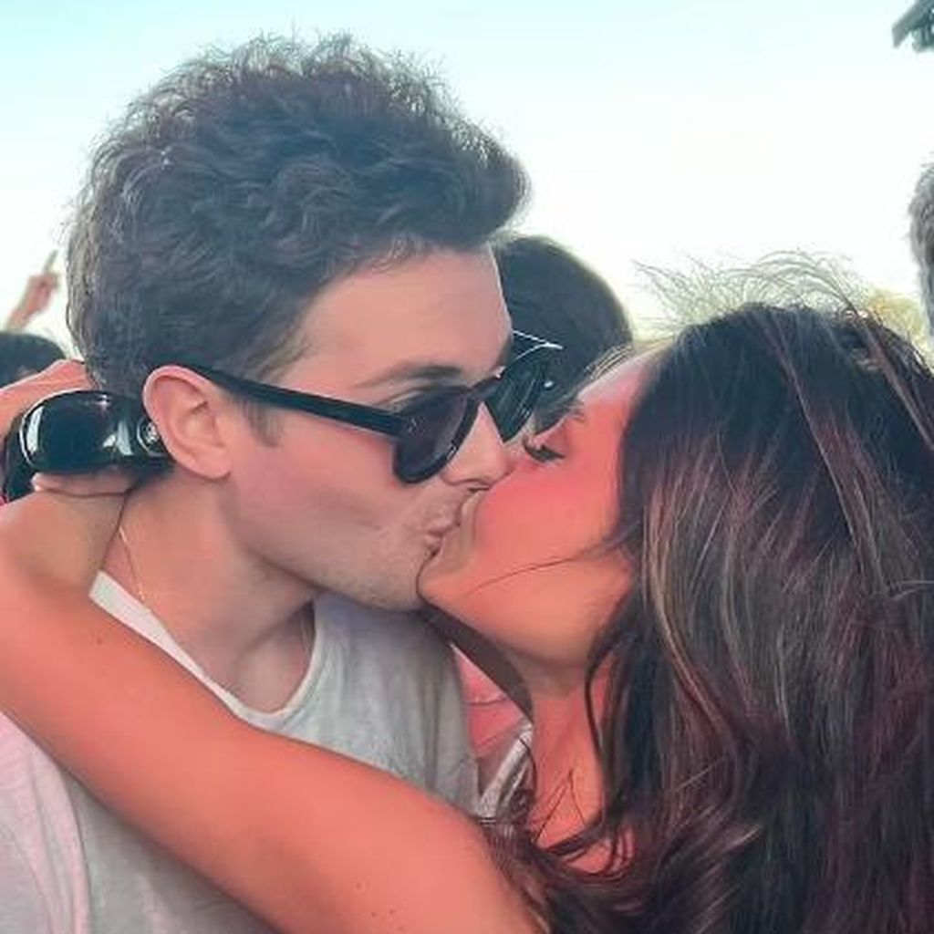 Leni Klum küsst ihren Freund auf dem Coachella-Festival
