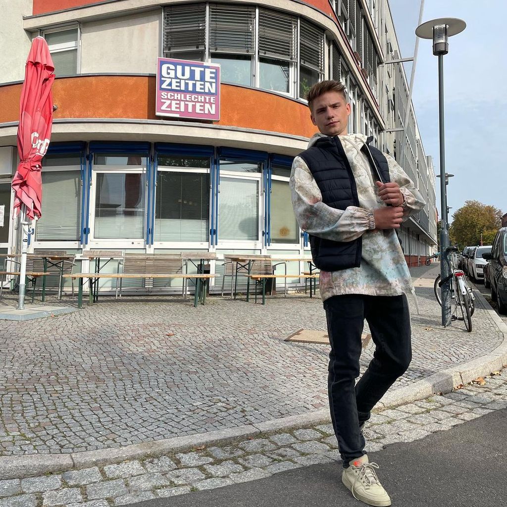 Lennart Borchert vor dem Set von GZSZ im September 2021