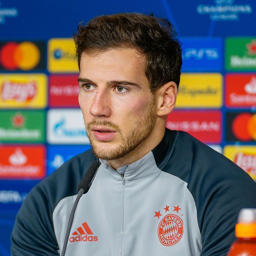Leon Goretzka bei einer Pressekonferenz im Jahr 2020