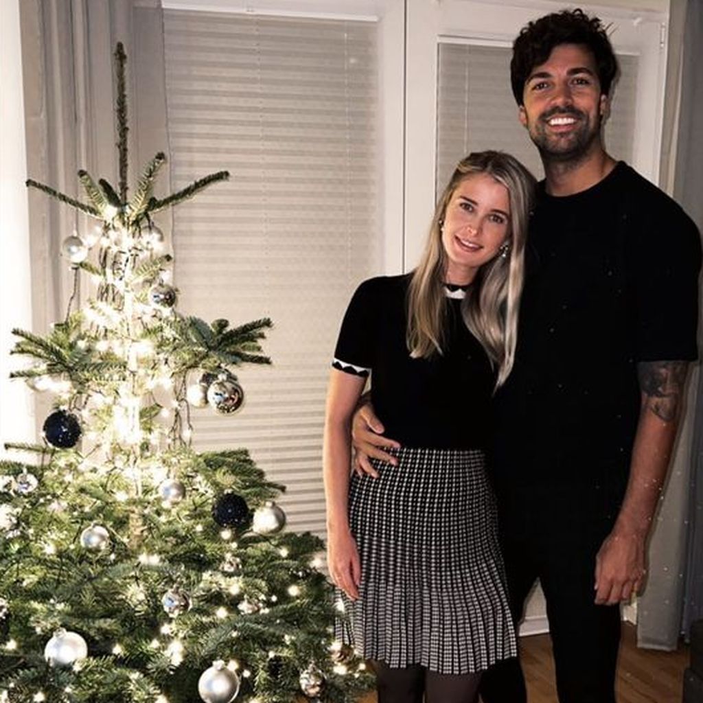 Leon Knudsen mit seiner Freundin an Weihnachten