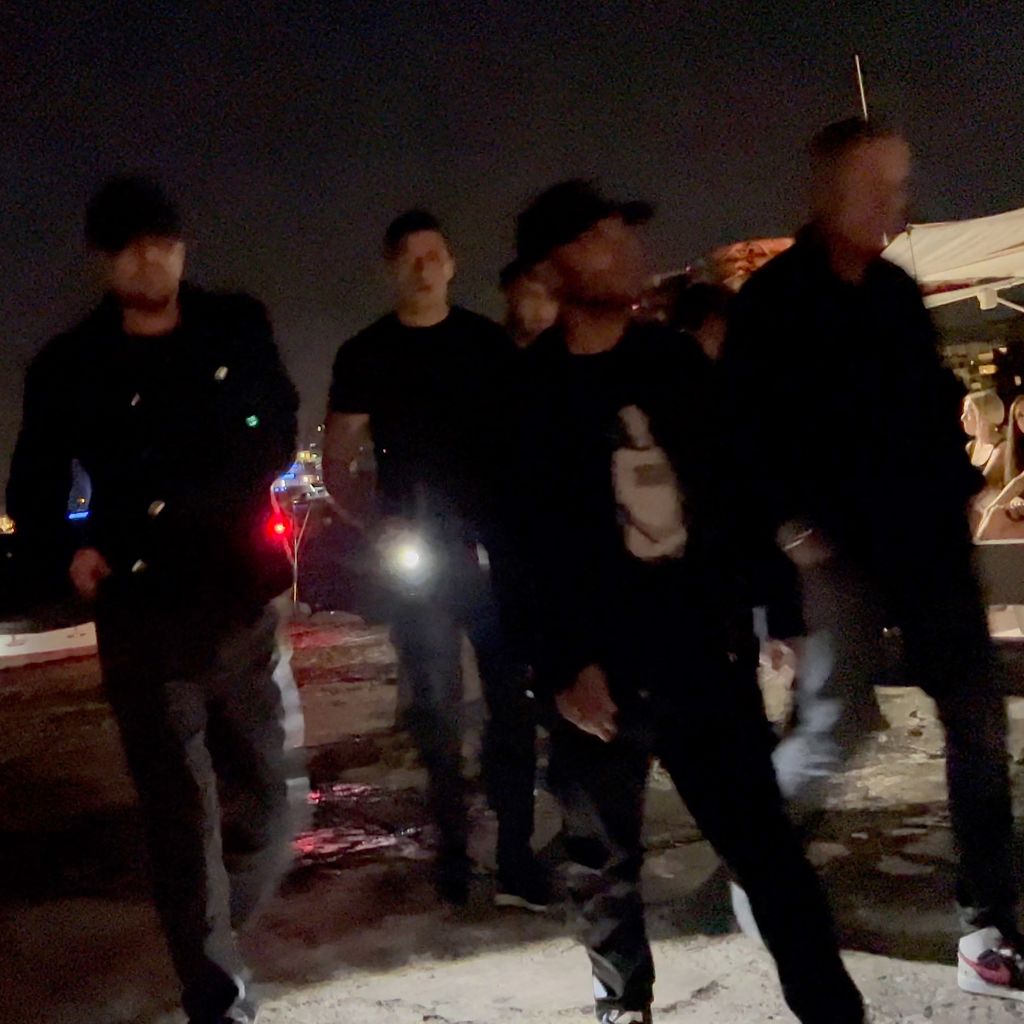 Leonardo DiCaprio (links) mit einer Gruppe von Freunden