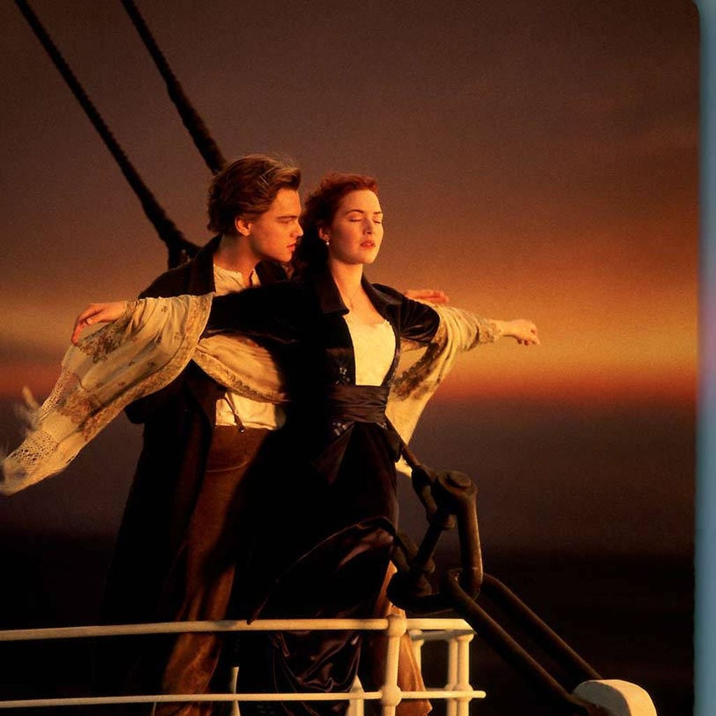 Leonardo DiCaprio und Kate Winslet in einer ikonischen Szene aus "Titanic" (1997)
