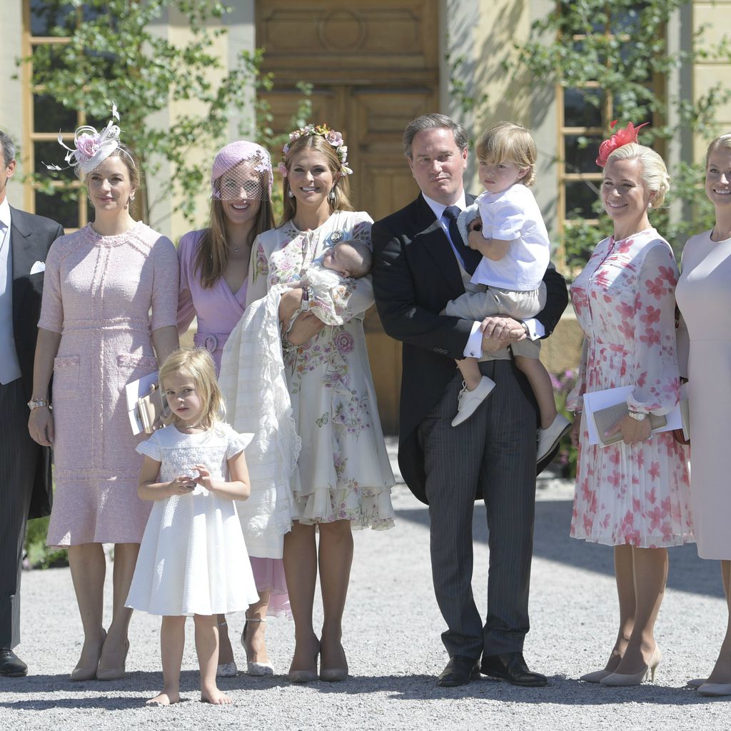 Leonore, Madeleine, Adreinne, Chris und Nicolas von Schweden mit den Taufpaten