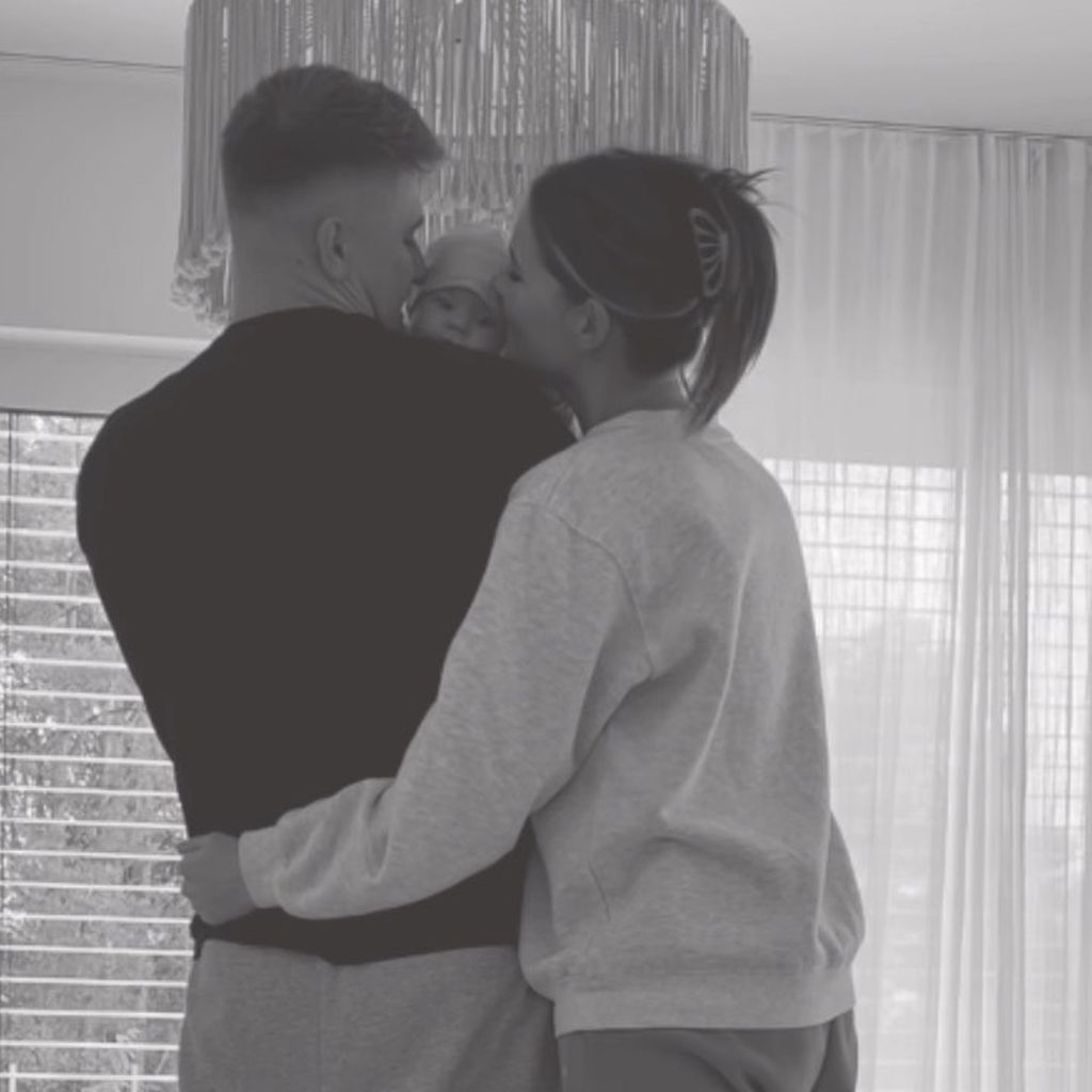 Leons und Christin Kaeber mit ihrem Sohn Lev
