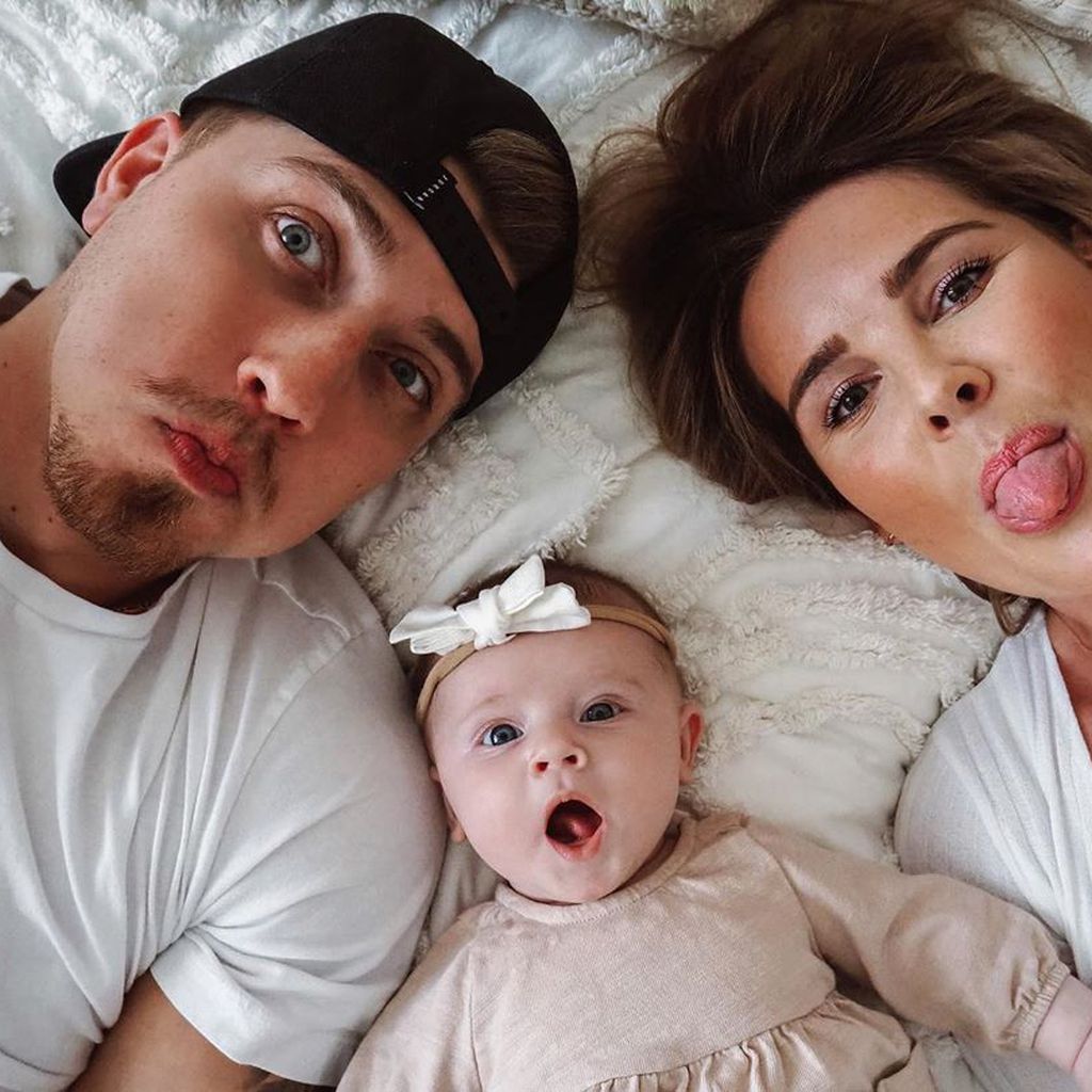 Leons und Christin Kaeber mit ihrer Tochter Nia