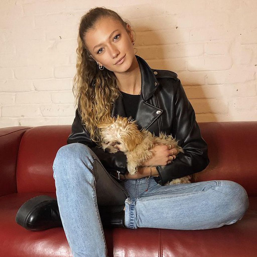 Leony mit ihrer Hundedame