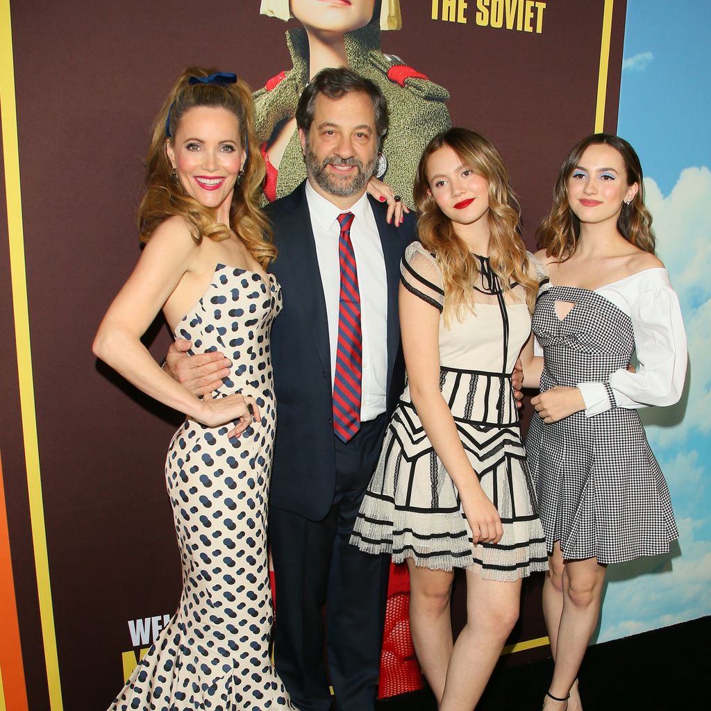 Leslie Mann und Judd Apatow mit ihren Töchtern Irisa und Maude im Dezember 2019