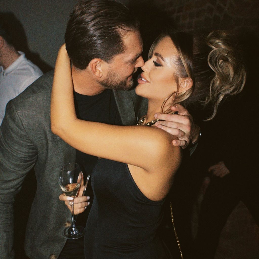 Lewis Burton und Lottie Tomlinson im März 2022