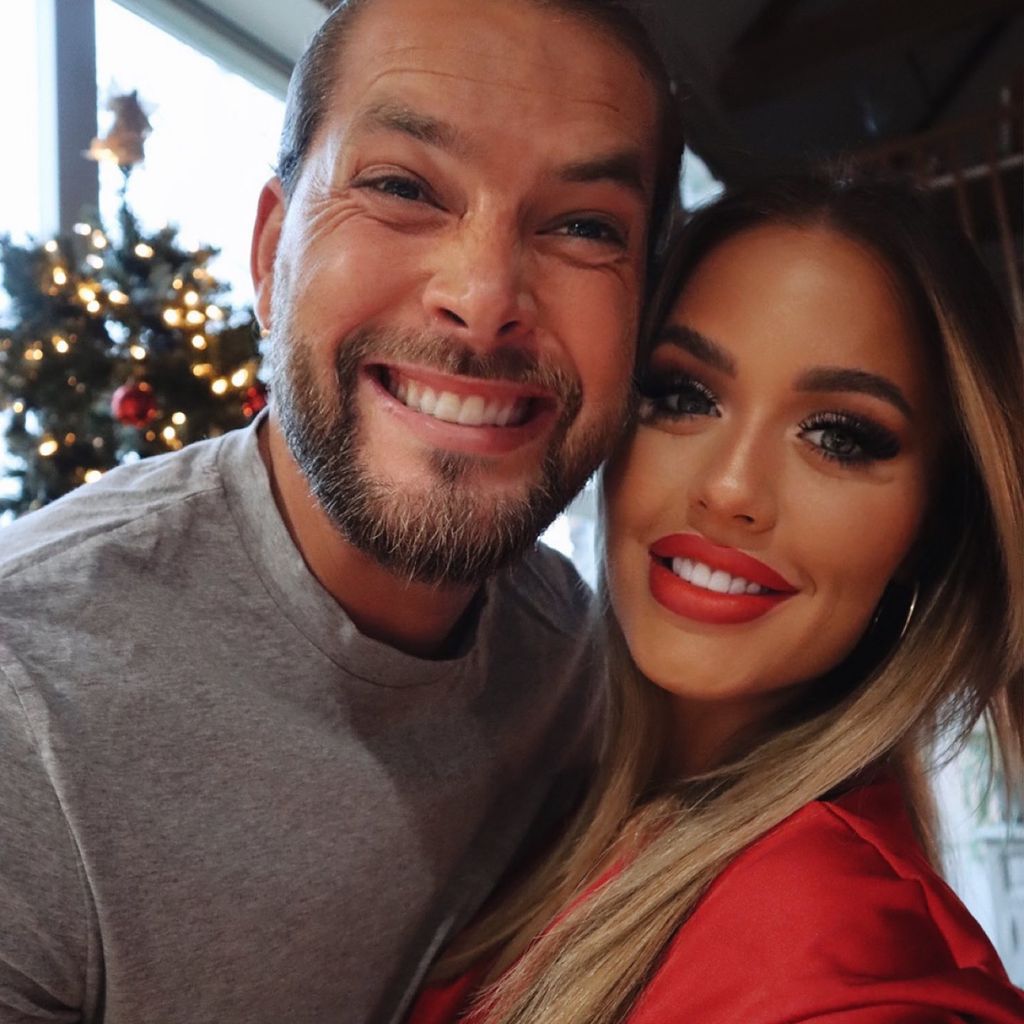 Lewis Burton und Lottie Tomlinson im Dezember 2021