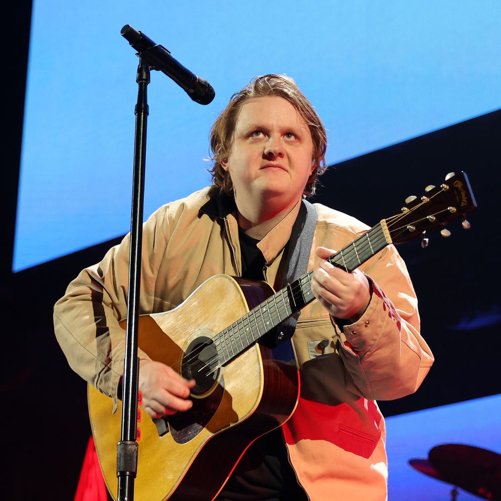 Lewis Capaldi, Sänger