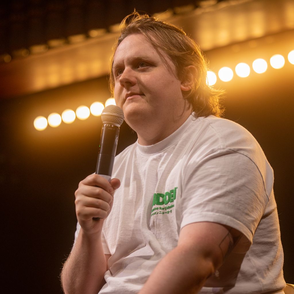 Lewis Capaldi, Sänger