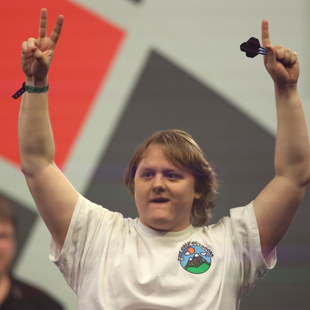 Lewis Capaldi, Sänger