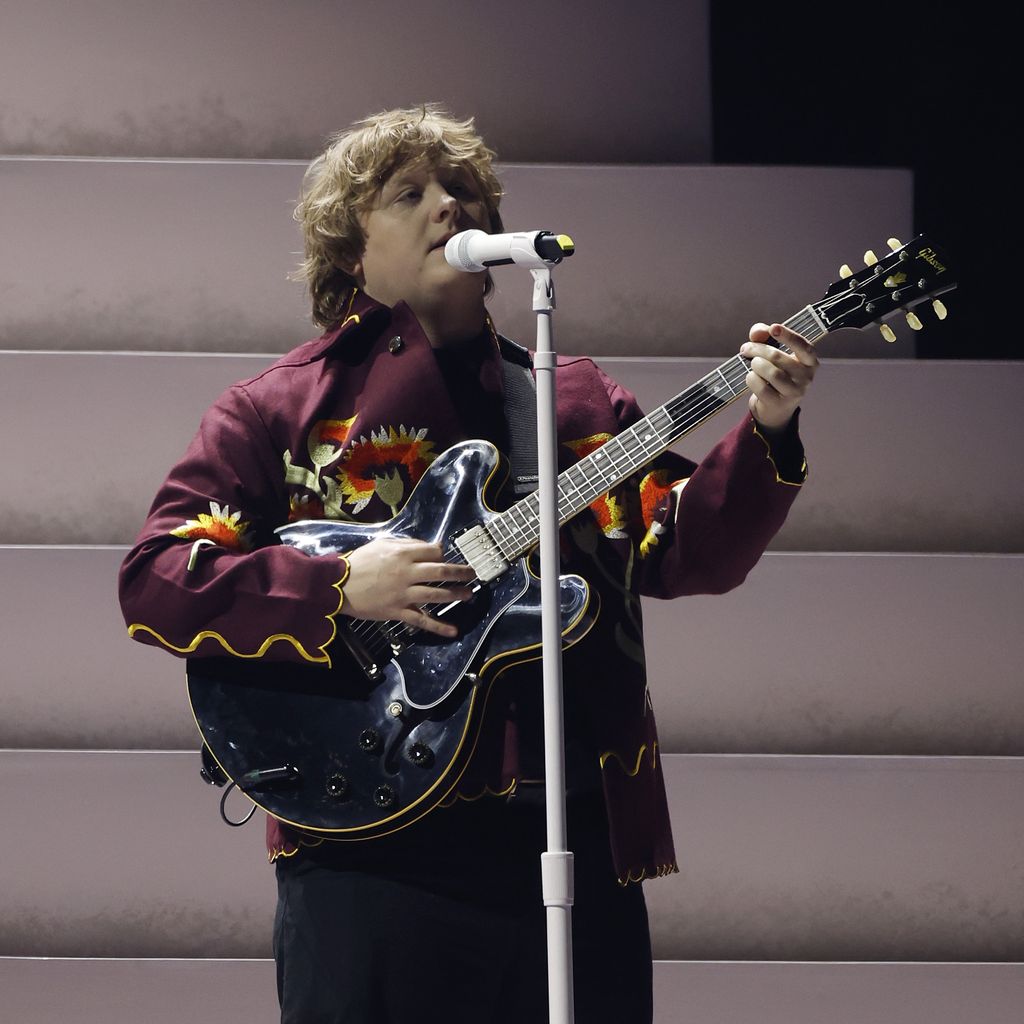 Lewis Capaldi, Sänger