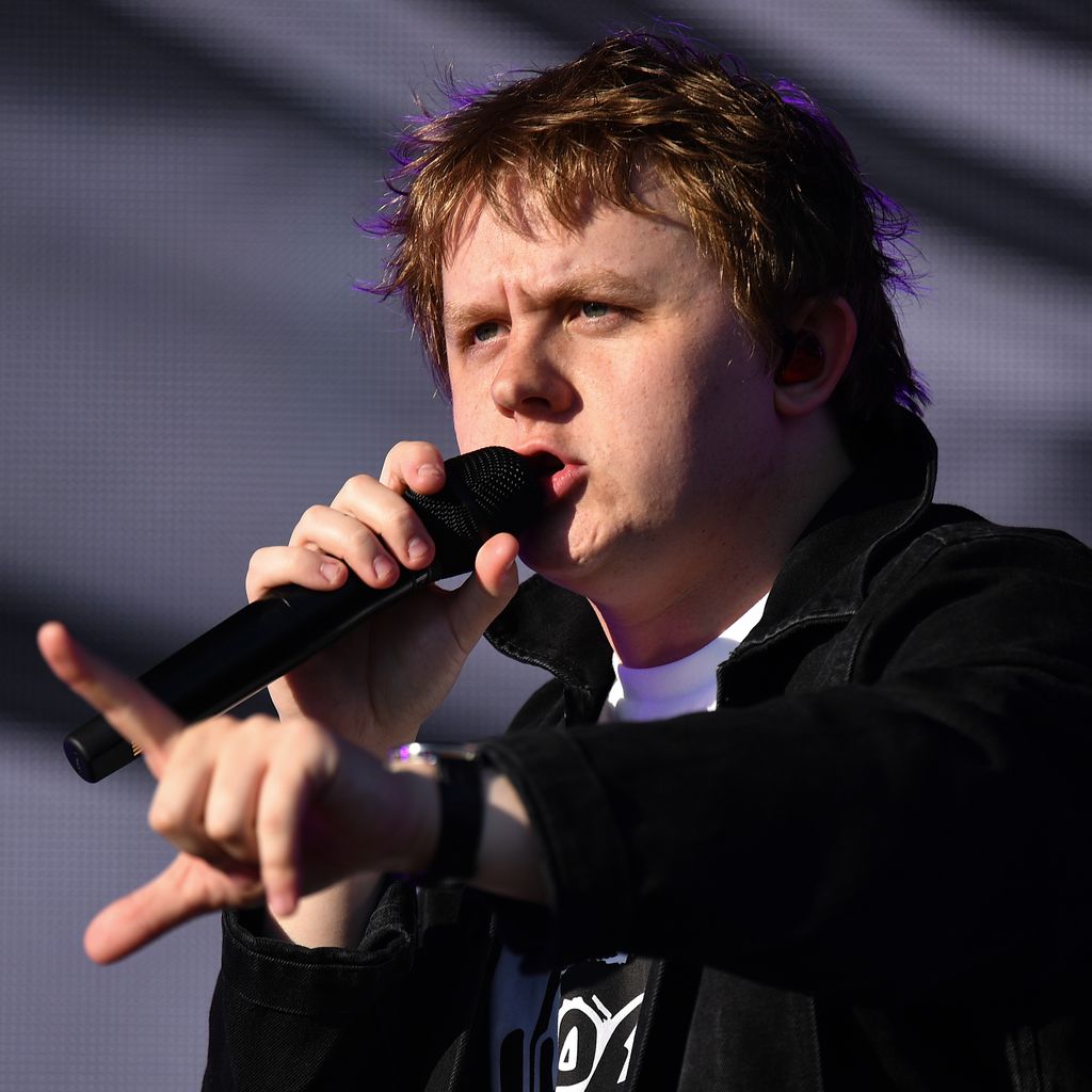 Lewis Capaldi während eines Auftritts