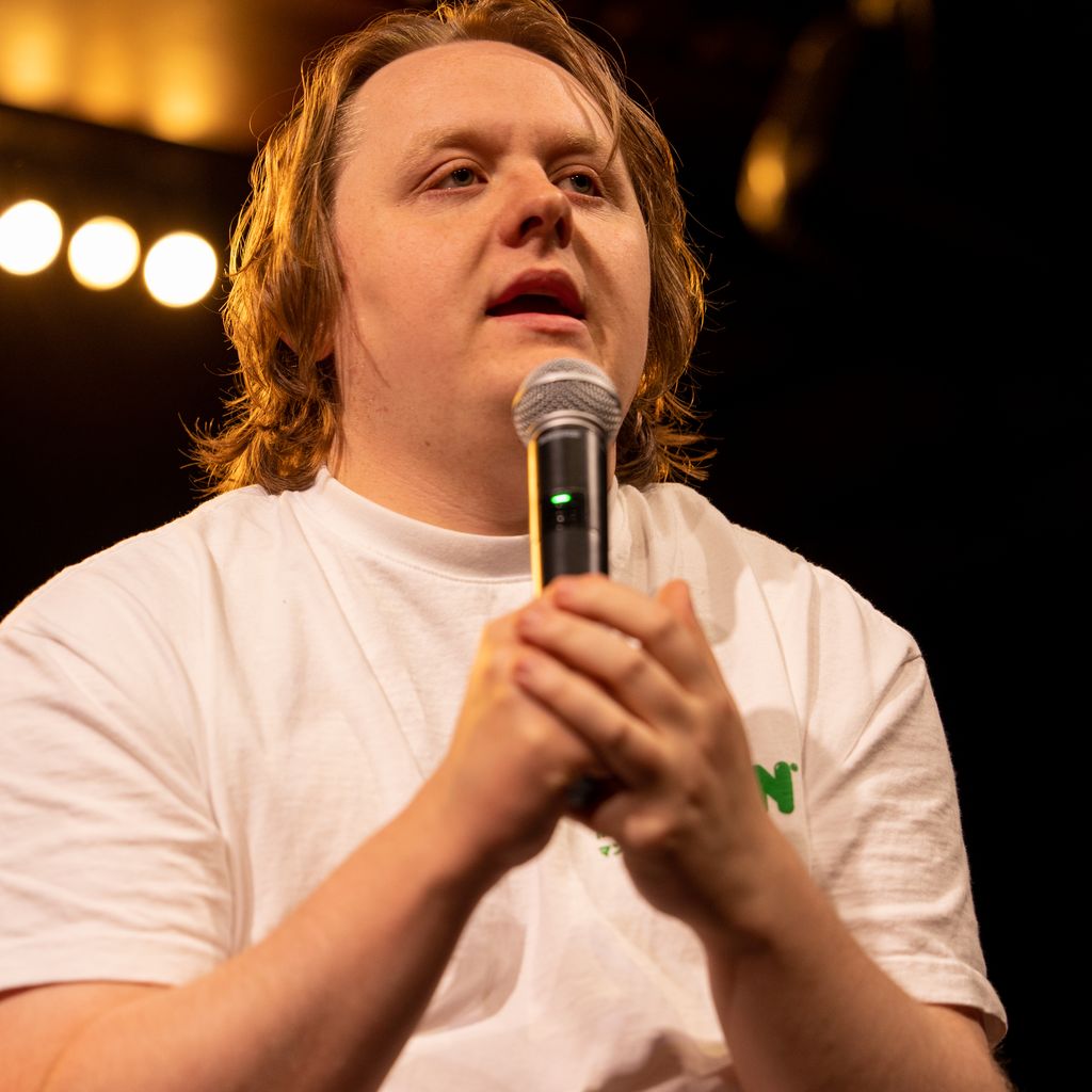 Lewis Capaldi, Sänger