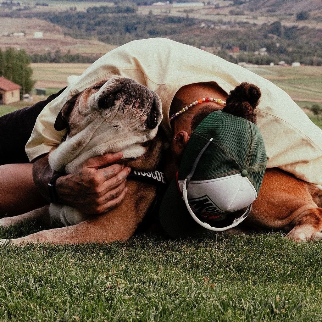 Lewis Hamilton und sein Hund Roscoe