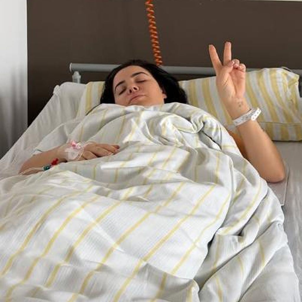 Leyla Heiter nach ihrer Operation im Krankenhaus, Februar 2026