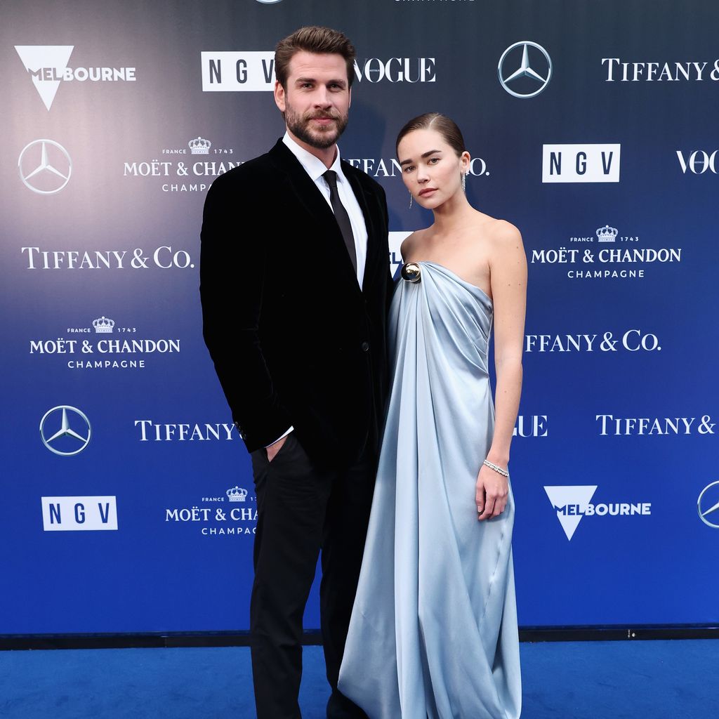 Liam Hemsworth und Gabriella Brooks auf der NGV Gala 2023