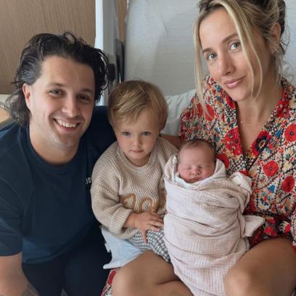Liam Stewart, seine Frau Nicole und ihre gemeinsamen Kinder, März 2025