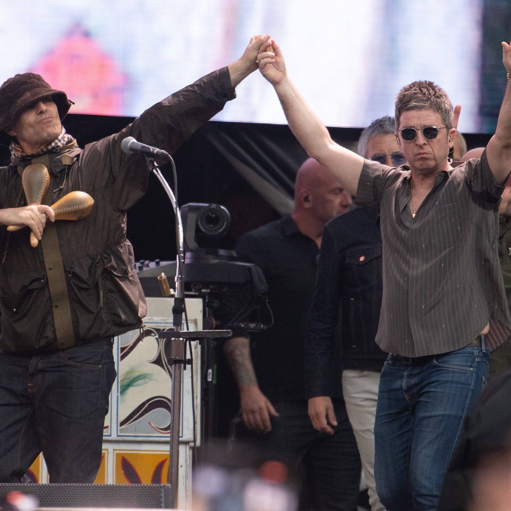 Liam und Noel Gallagher beim Oasis-Reunion-Konzert 2025
