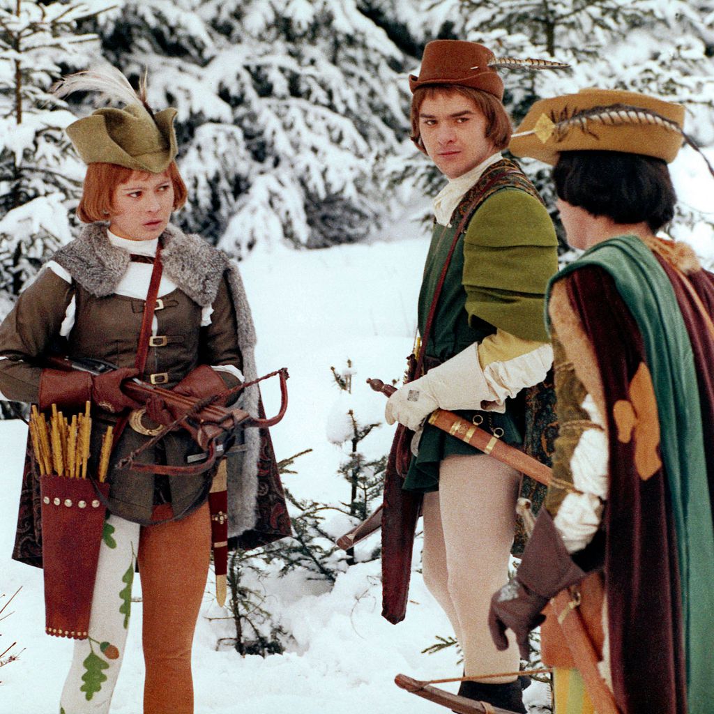 Libuse Safrankova (l.) und Pavel Travnicek (r.) in einer Szene aus "Drei Haselnüsse für Aschenbrödel