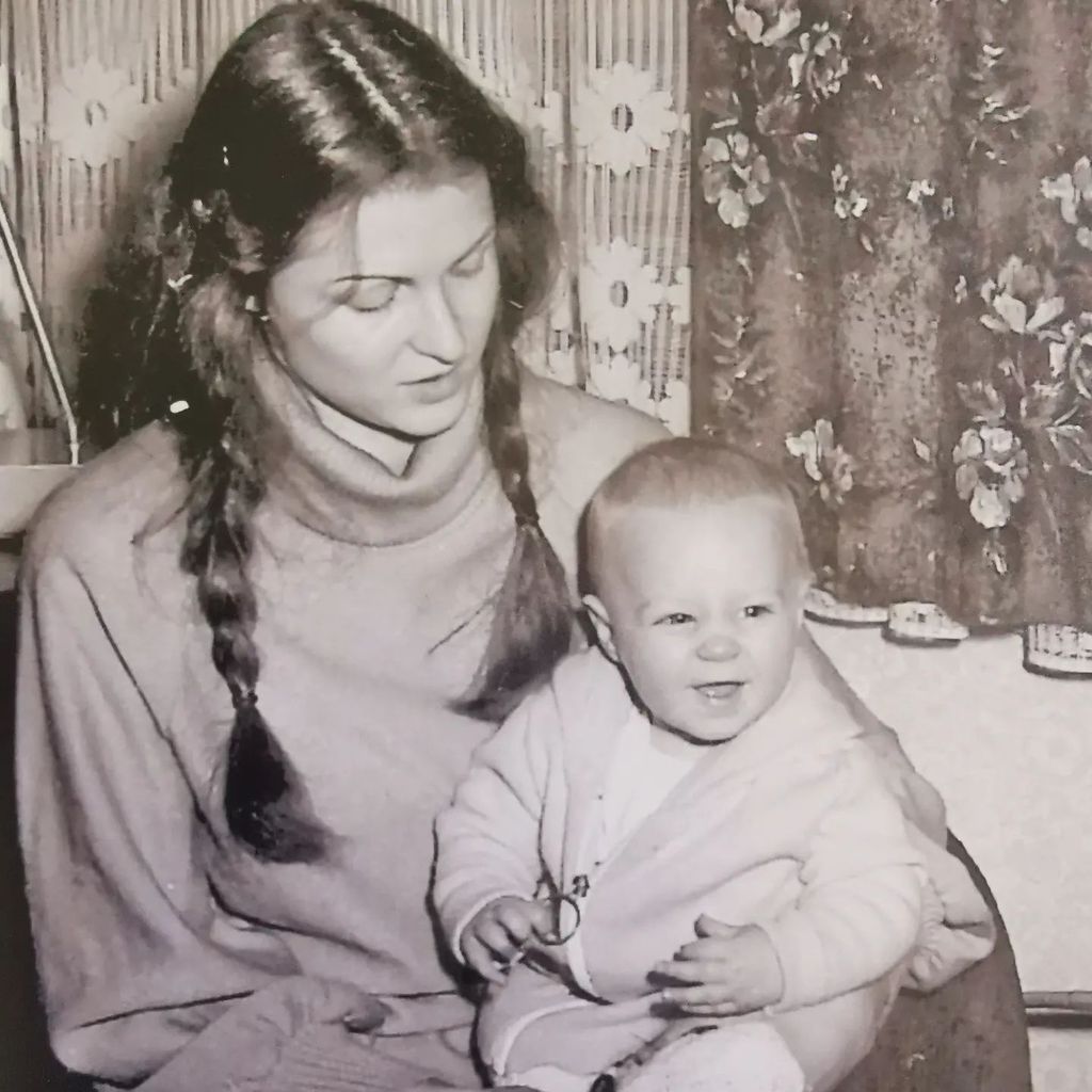 Lieselotte Reznicek mit ihrem Sohn Sebastian, 1979