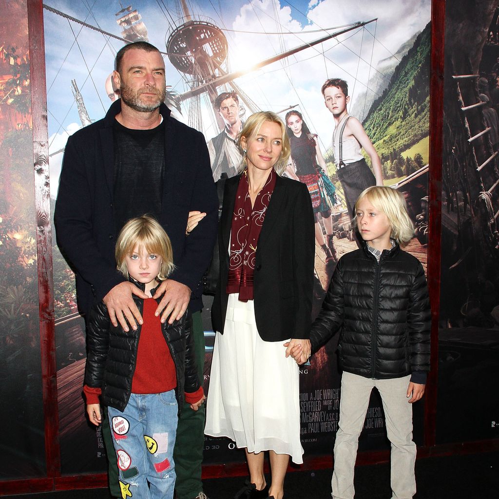 Liev Schreiber und Naomi Watts mit ihren Kindern Kai (l.) und Sasha (r.), 2015