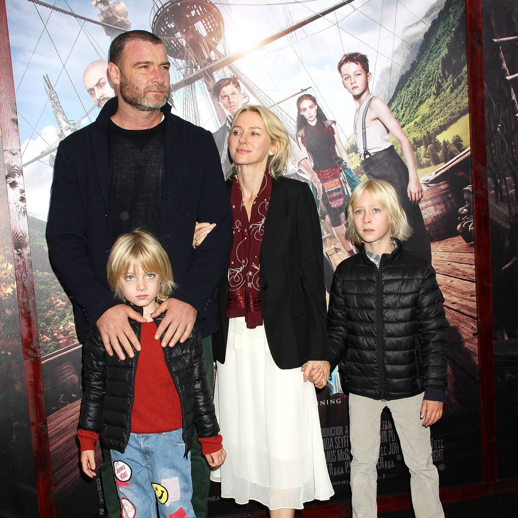 Liev Schreiber und Naomi Watts mit ihren Kindern auf der "Pan"-Premiere 2015