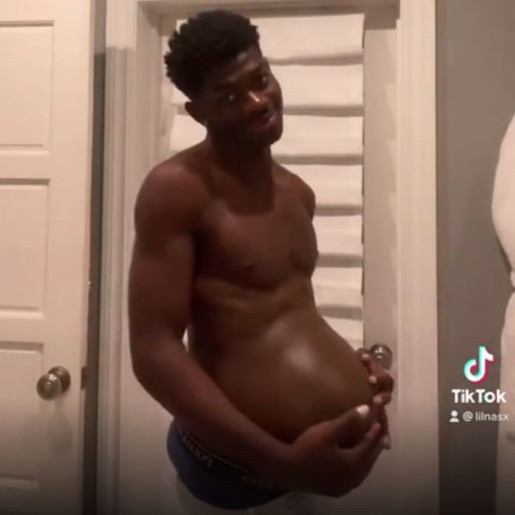 Rapper Lil Nas X mit Fake-Babybauch