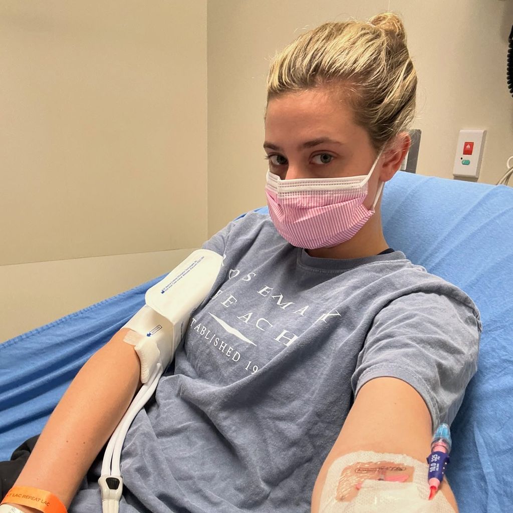 Lili Reinhart im Krankenhaus