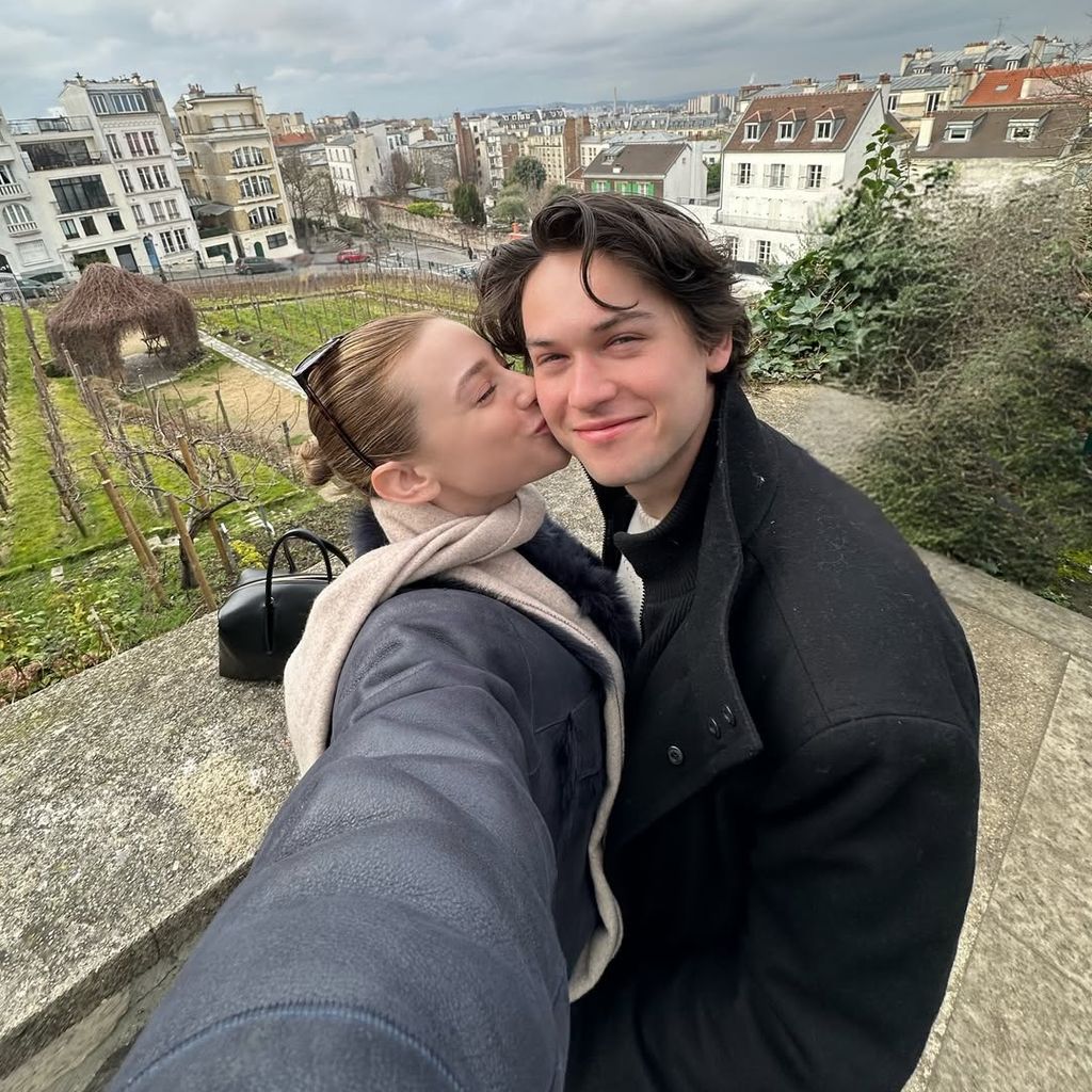 Lili Reinhart mit ihrem Freund Jack Martin in Paris