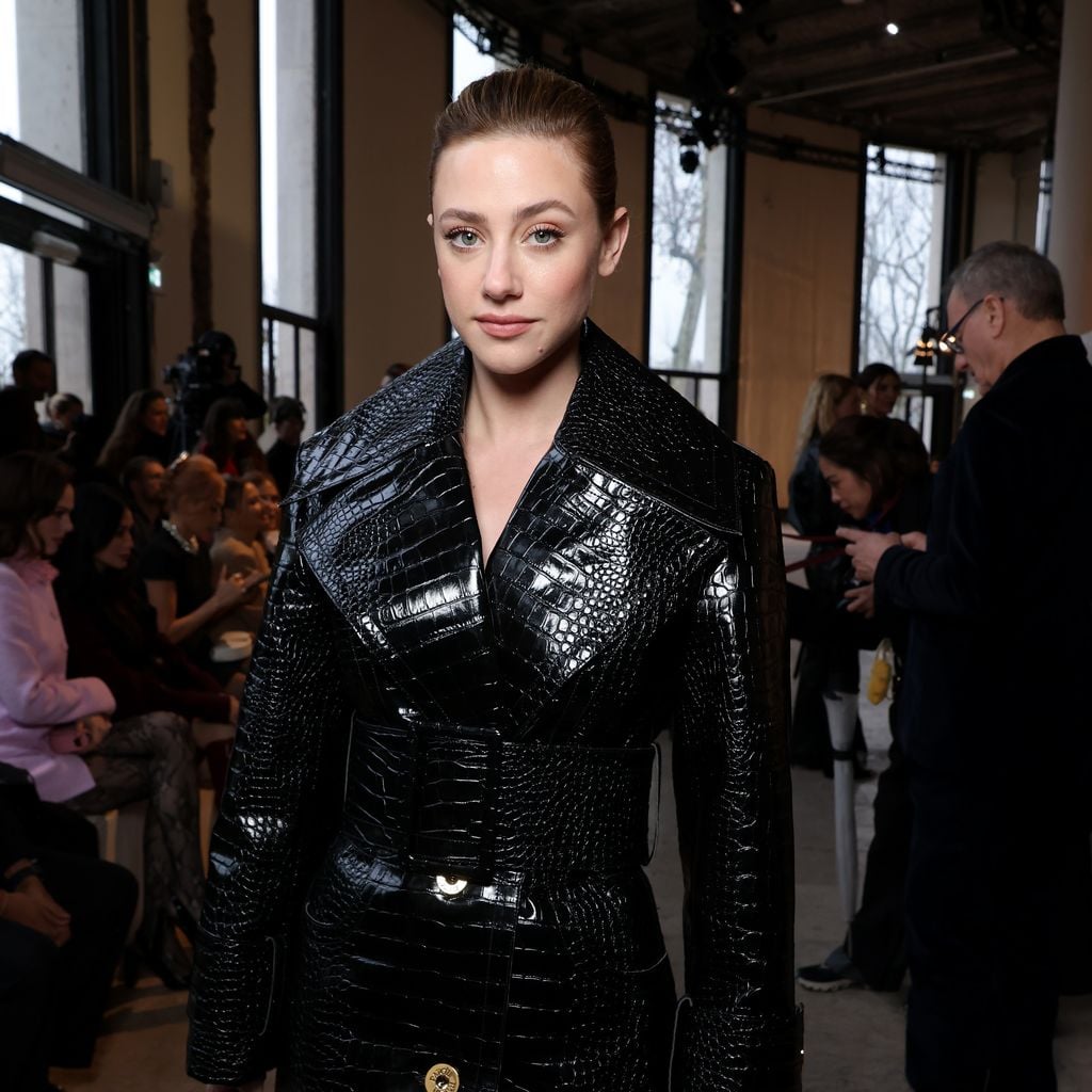 Lili Reinhart bei der Patou Menswear Herbst/Winter 2026–2027 Show während der Paris Fashion Week