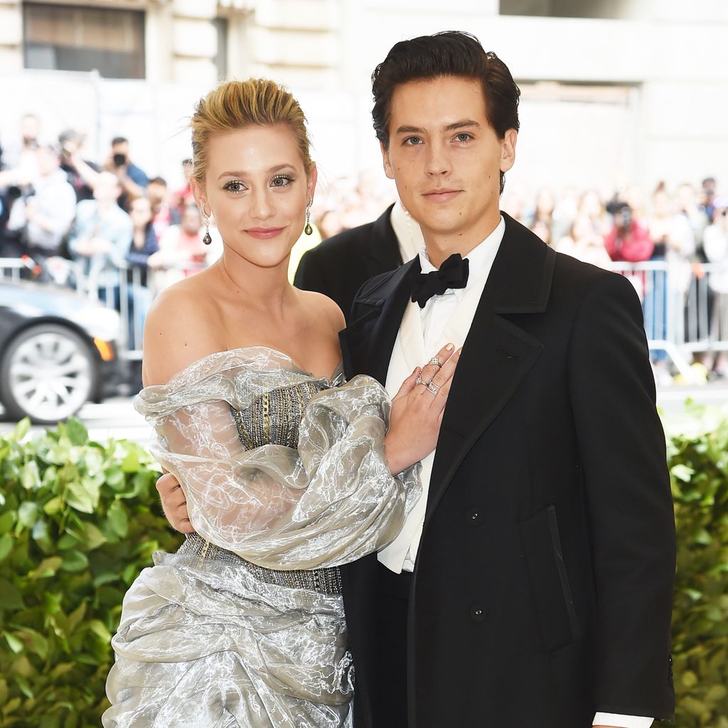 Lili Reinhart und Cole Sprouse auf der Met Gala 2018