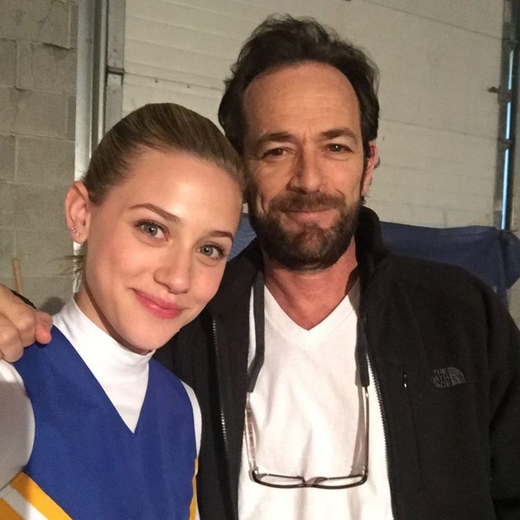 Lili Reinhart und Luke Perry bei den Dreharbeiten zu "Riverdale"
