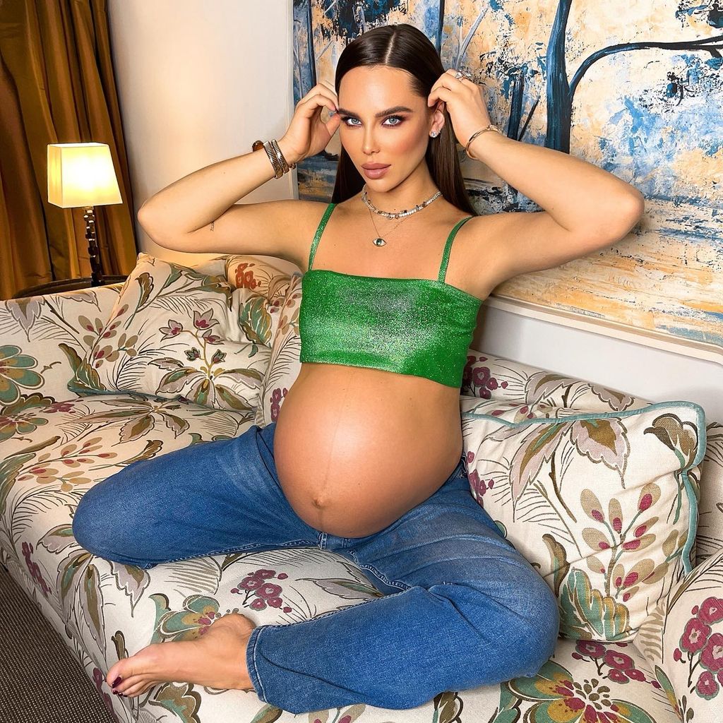 Liliana Matthäus mit XXL-Babybauch im Januar 2022