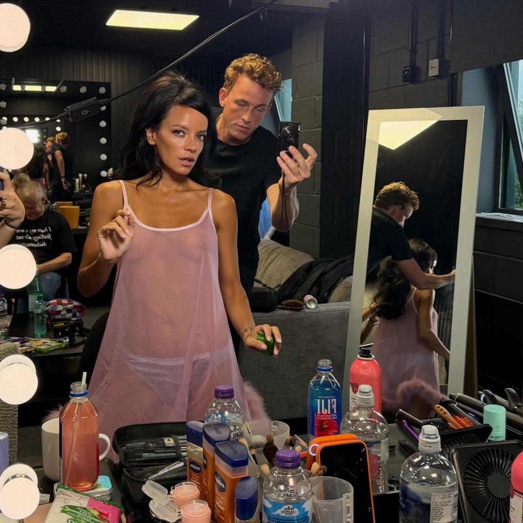 Lily Allen im transparente Kleid